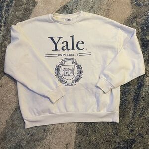 Yale Sweatshirt, white with embroidered Yale logo.
Size medium.